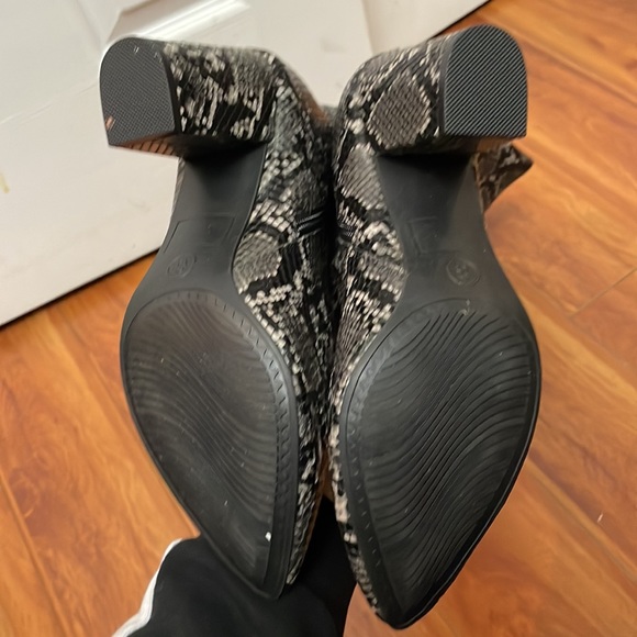 New Snake Print Boots!🖤 - Picture 4 of 4